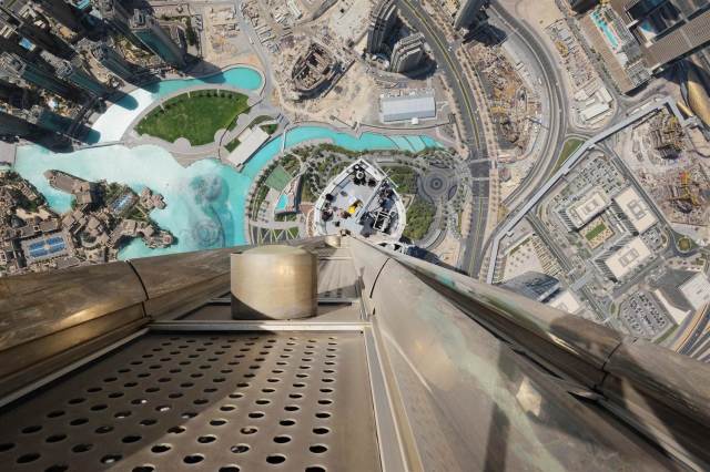 150314-burj-khalifa-down-2p_e8b59865a0c0419891a1f76943482890-nbcnews-ux-2880-1000